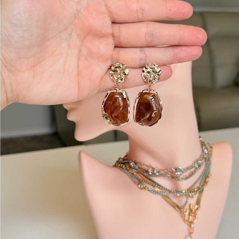 Gold-Tone Earrings with Brown Marbled Resin Drops - Picture 9 of 11